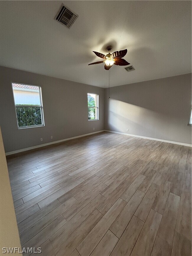 Building Photo - 2210 Grove Dr