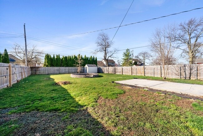 Building Photo - Beautiful 3/4 bed 2 bath home in East Moline!