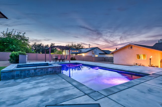 Building Photo - 57731 San Tropeze Dr