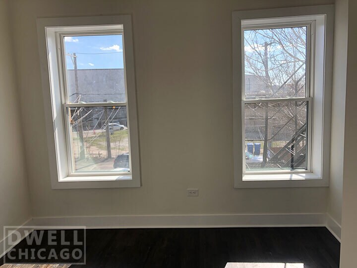 Building Photo - 2362 N Clybourn Ave