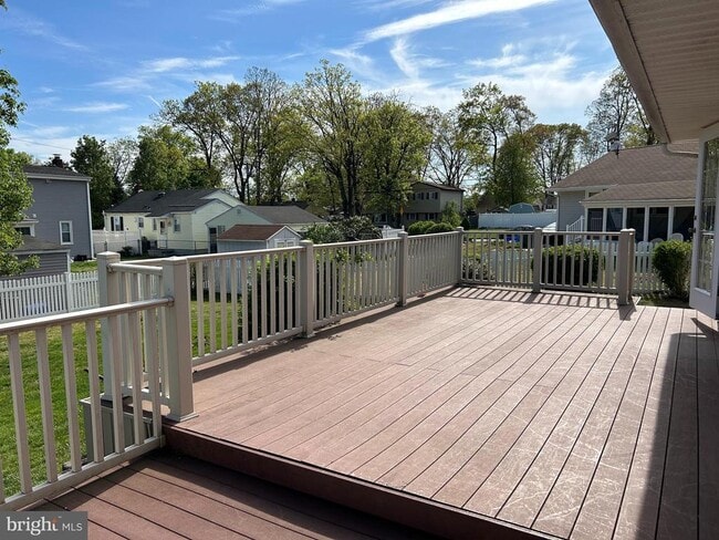 Building Photo - 114 Phillips Ave