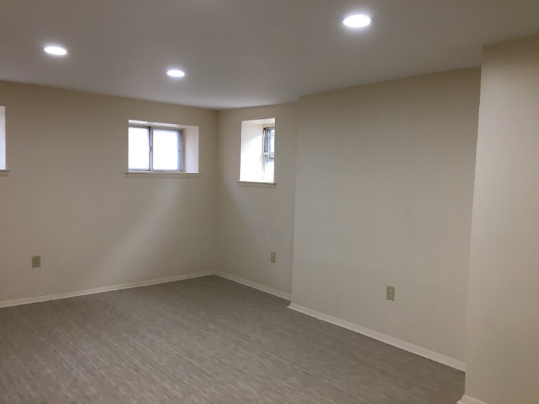 Building Photo - 810 St Paul St