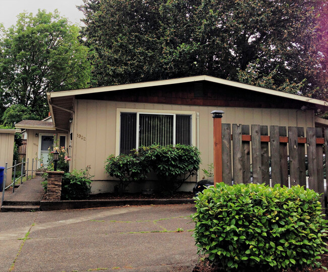 Building Photo - 1922 SE Tenino St