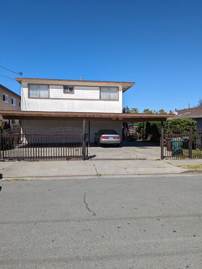 Building Photo - 353 S 29th St