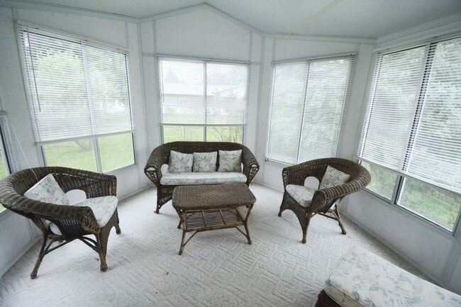 Building Photo - Charming 3-Bedroom Home FOr Rent with Sunroom, Fenced Backyard & Attached Garage