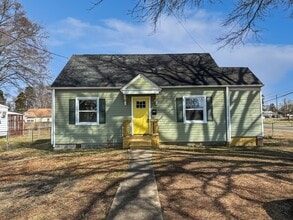 Building Photo - Adorable, Newly Remodeled Home in Henrico