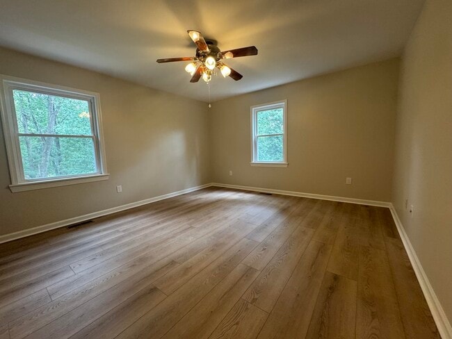 Building Photo - 250 Bobcat Ln