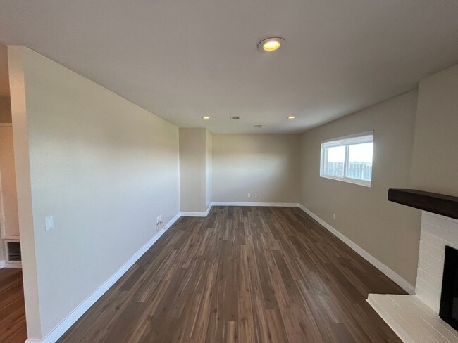 Building Photo - 4014 Wooster Dr