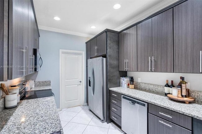 Building Photo - 3 bedroom in Hollywood FL 33021