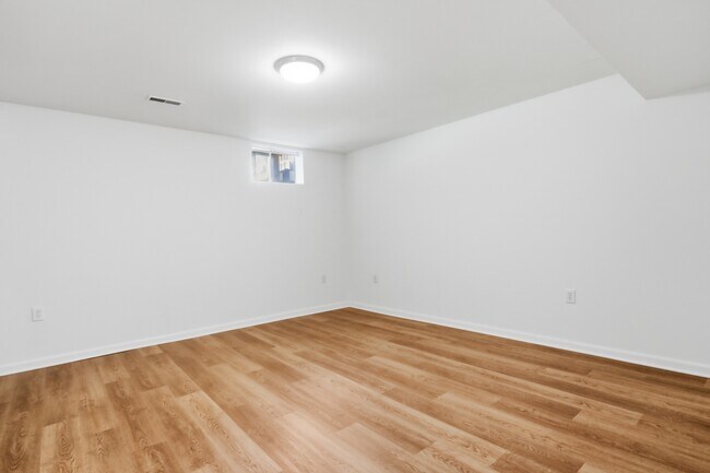Building Photo - 10 Crabapple Ct