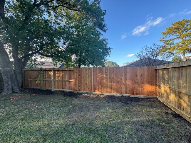 Building Photo - 3722 Westheimer Pl Dr