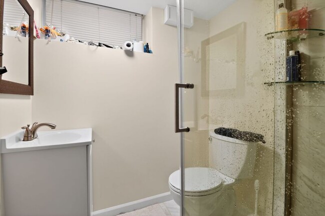 Building Photo - 4825 Butterworth Pl NW