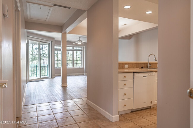 Building Photo - 1733 Woodbrooke Dr
