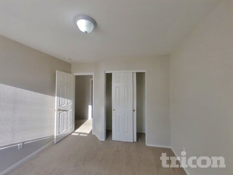 Building Photo - 10535 W Papago St