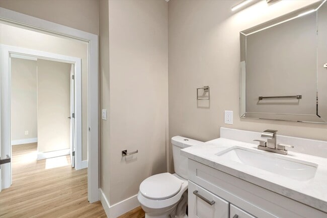 Building Photo - NEWER 2 BED, 1 BATH HOME WITH HUGE YARD AND ENCLOSED DRIVEWAY