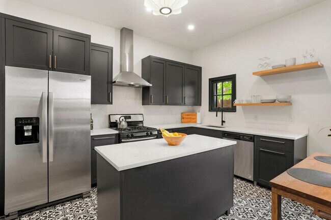 Building Photo - 469 Delaware St