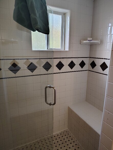 Building Photo - 2447 Bancroft Dr