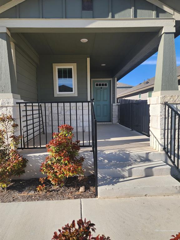 Building Photo - 623 Sun Grv Trl