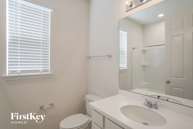 Building Photo - 2103 Amberly Dr