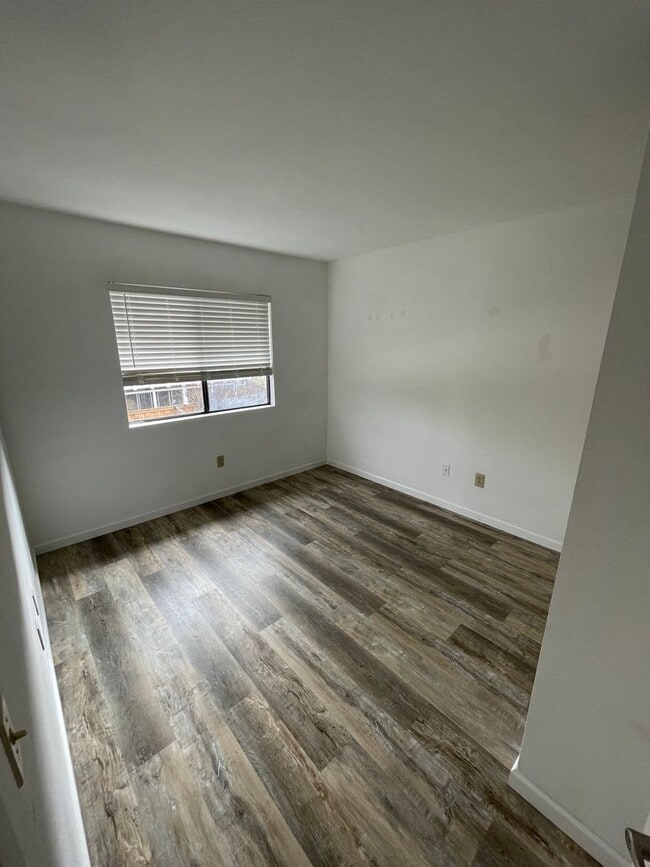 Building Photo - Absolutely stunning remodeled 3 bedroom 2 and half bathroom home in the heart of Mira Mesa!