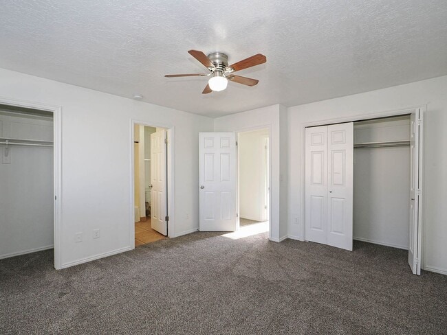 Building Photo - RES_LI_1683