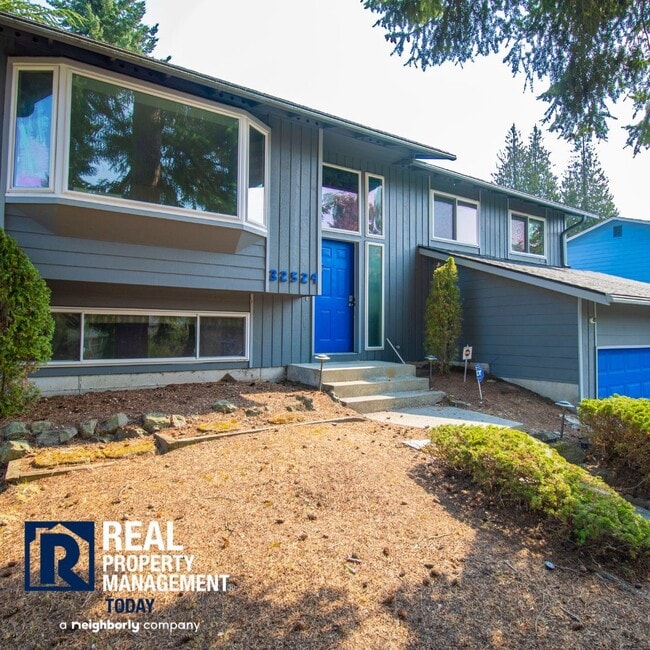Building Photo - Rare 4 Bedroom Plus 4 Bathroom Home!
