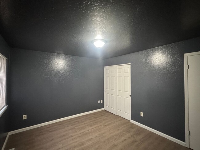 Building Photo - y80215