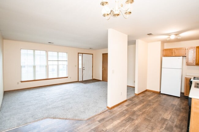 Building Photo - 2 bed 1 bath town-home in Chesterton