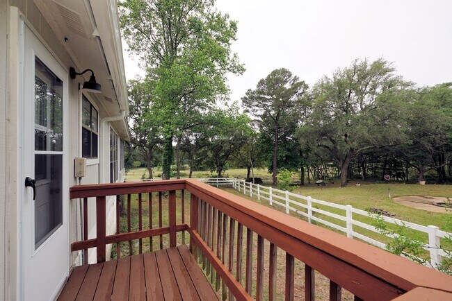 Building Photo - Updated 4 bedroom home in Bluewater Bay!