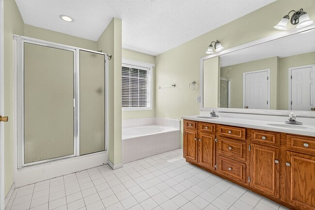 Building Photo - 8727 Evangeline Dr
