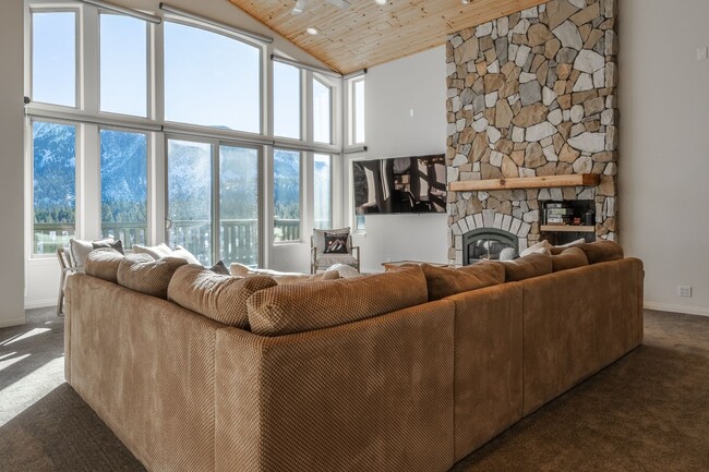 Building Photo - Mountain View Haven