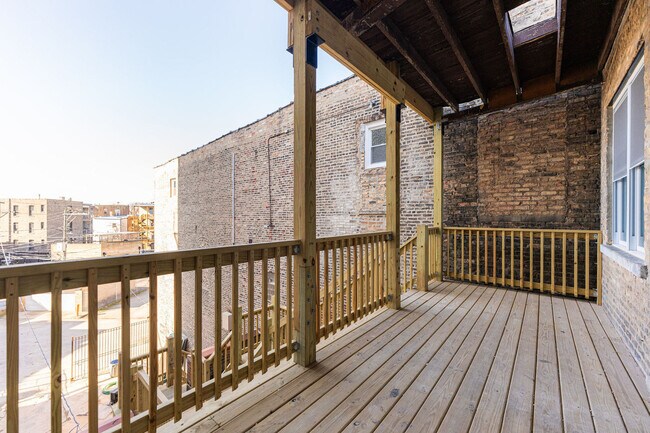 Building Photo - 2620 N Milwaukee Ave
