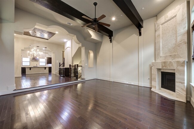 Building Photo - 1809 W 24th St
