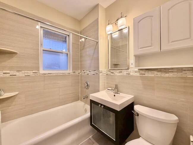 Building Photo - 617 Grand Ave