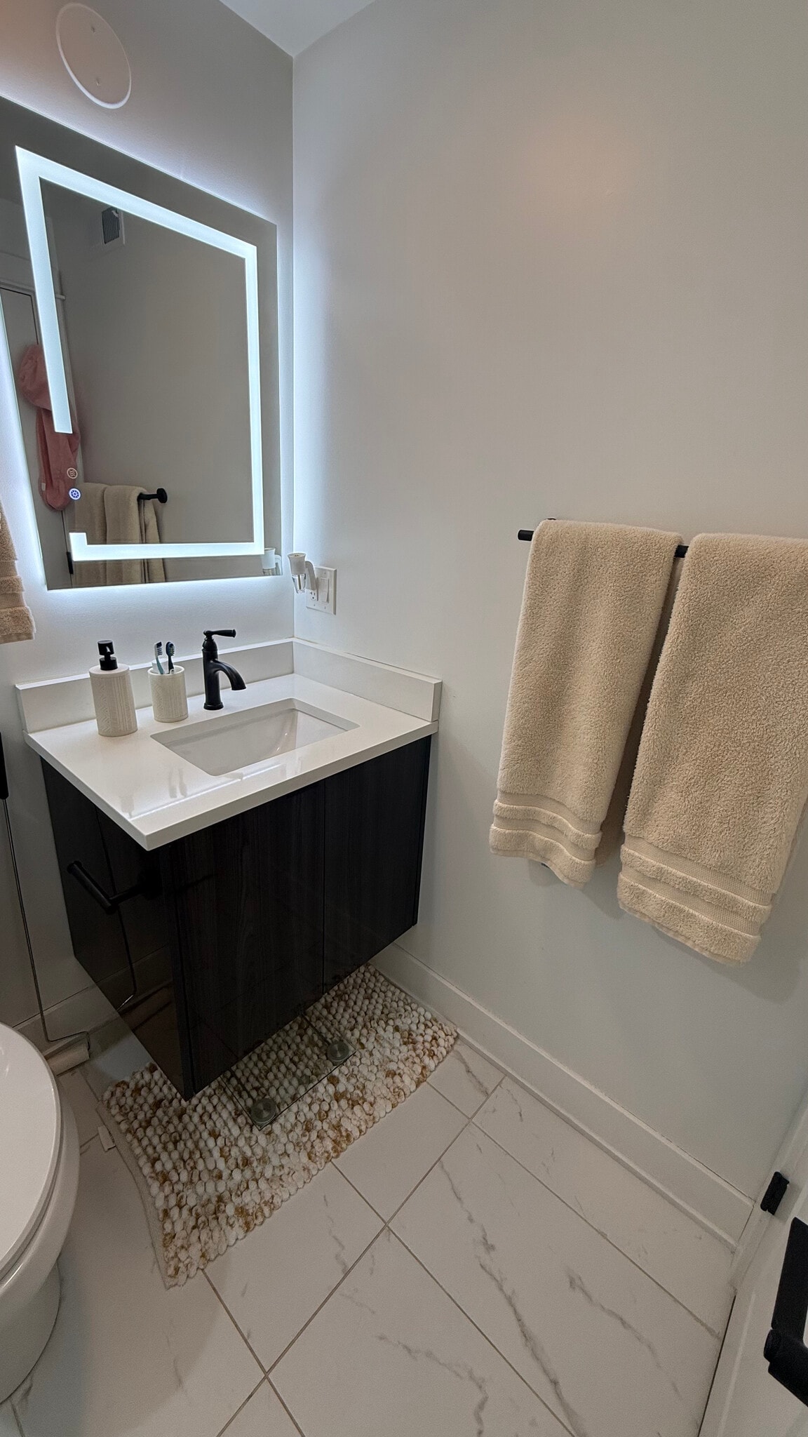 Building Photo - 2175 N Maplewood Ave