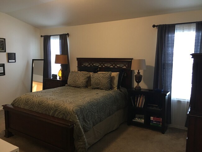 Building Photo - Must-see stunning home! Won't last long!