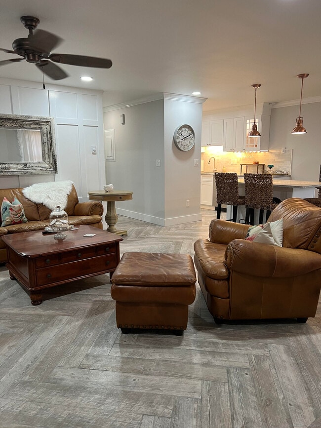 Building Photo - 157 Kings Hwy