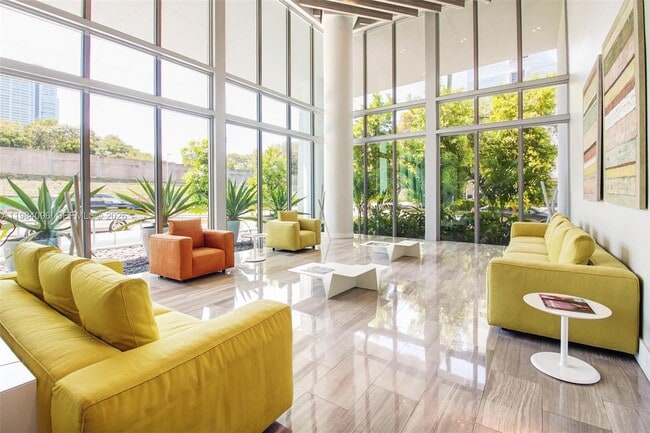 Building Photo - 1600 SW 1st Ave