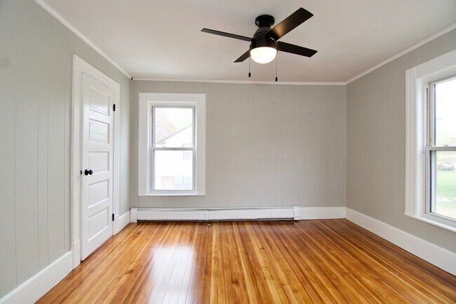 Building Photo - 145 Pleasant St