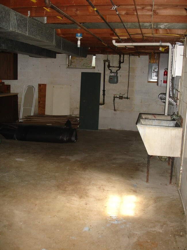 Building Photo - 1139 High St