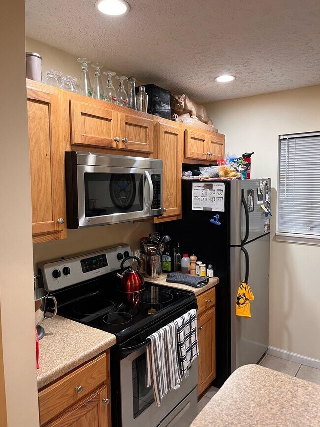 Building Photo - Campus View Apt-Walking Distance to UGA!