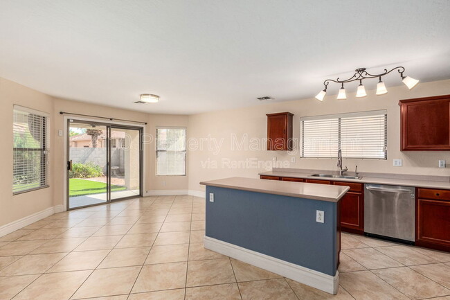 Building Photo - 3748 E Betsy Ln