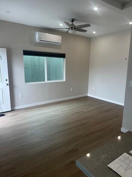 Building Photo - 1811 Parrot St