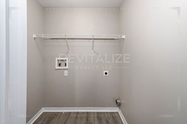 Building Photo - 1549 Majesty Loop