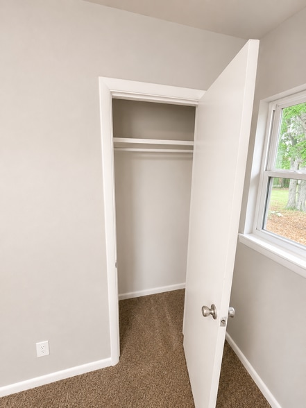 Building Photo - 8504 Happy Valley Trl