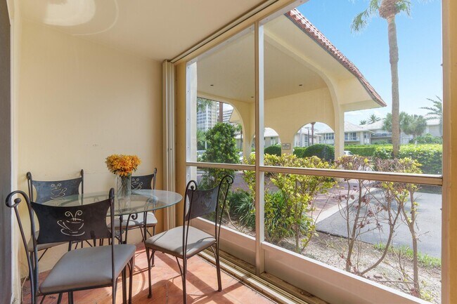 Building Photo - 951 De Soto Rd