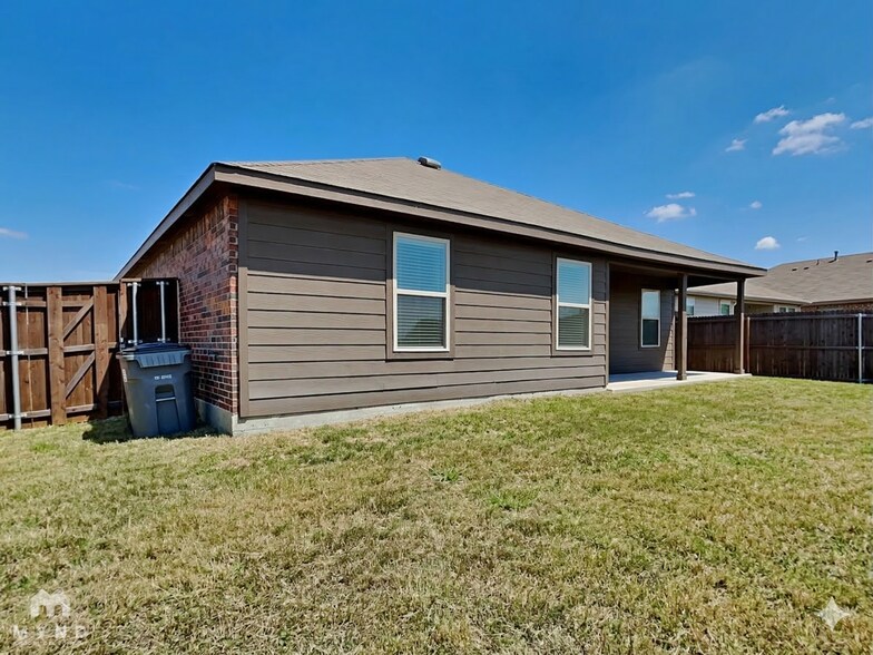 Building Photo - 4101 Black Canyon Dr