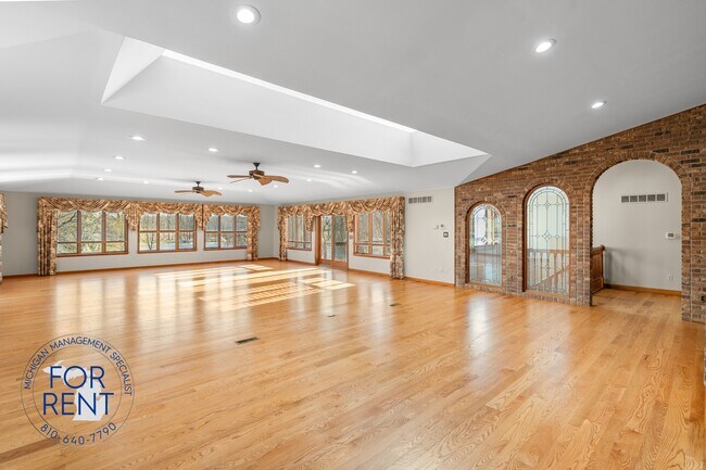 Building Photo - 7255 E Baldwin Rd