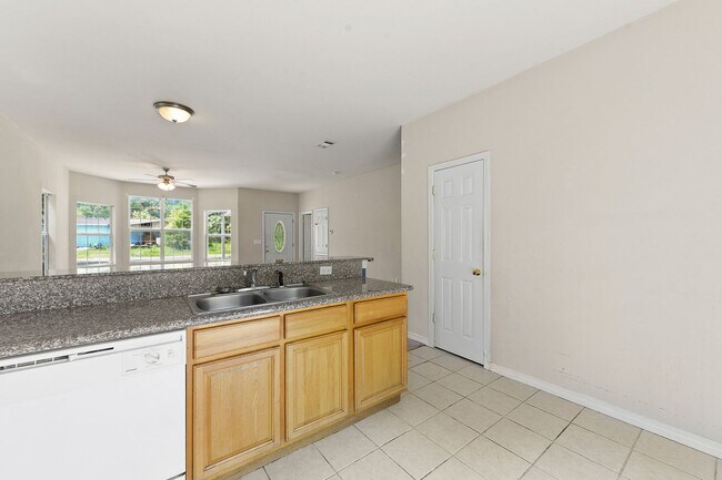 Building Photo - 3 Bedroom Renovated in Bay St. Luis