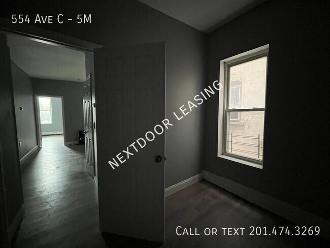 Building Photo - 554 Avenue C
